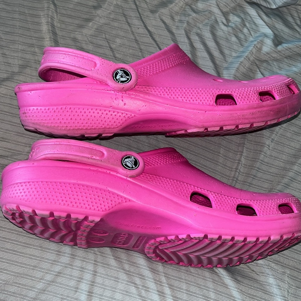 Crocs Unisex Pink Crush Classic Clogs size Men 9 Women’s 11 - Picture 8 of 10